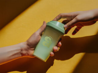 ბრენდირებული შეიკერი სარქველით